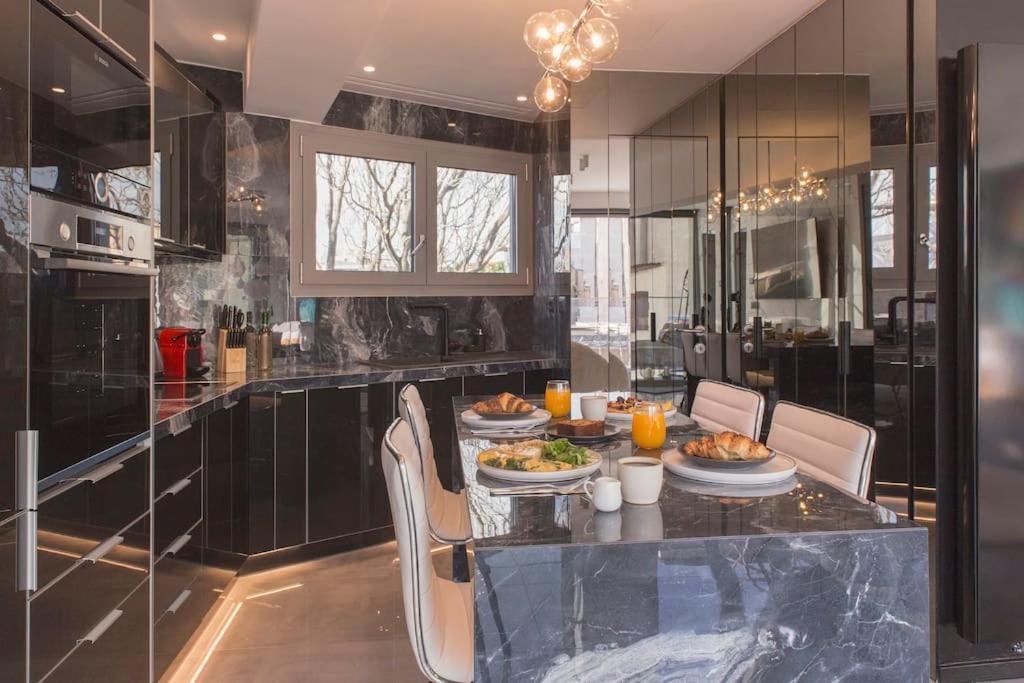 Luxury Acropolis View Apartment-Living Stone Black Pearl 아테네 외부 사진
