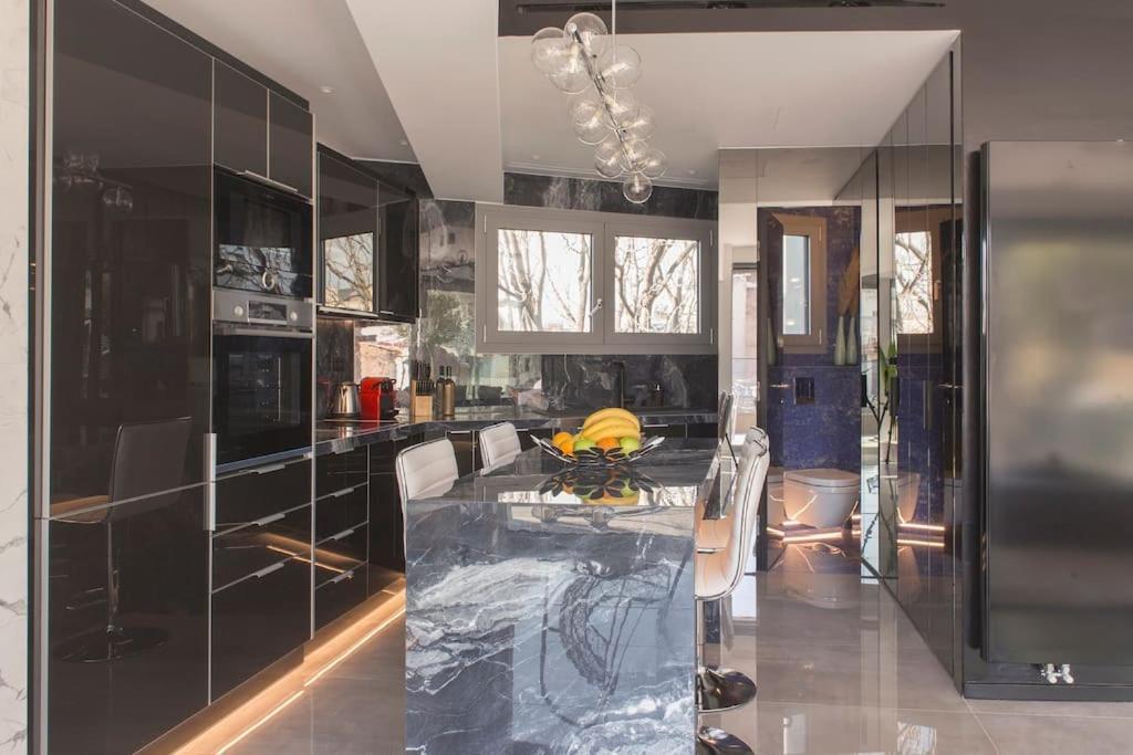 Luxury Acropolis View Apartment-Living Stone Black Pearl 아테네 외부 사진