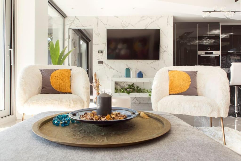 Luxury Acropolis View Apartment-Living Stone Black Pearl 아테네 외부 사진